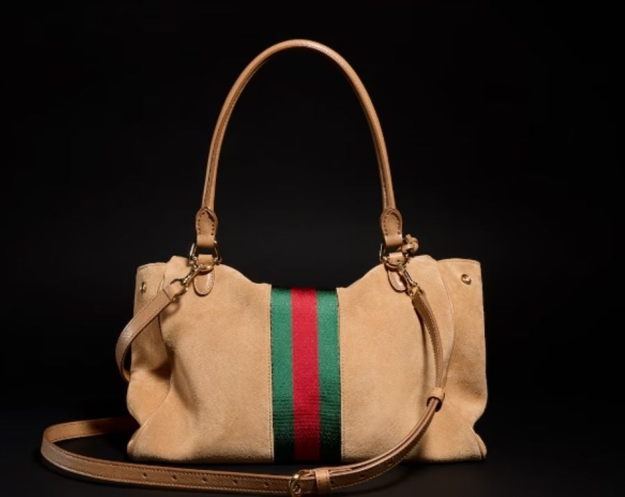 La borsa Gucci che conquista le fashion addicted: la Paparazzo color sabbia è pura eleganza La borsa Gucci che conquista le fashion addicted: la Paparazzo color sabbia è pura eleganza