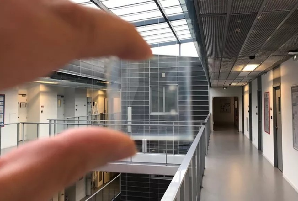 Addio ai pannelli solari sul tetto? Questa startup trasforma le finestre in fonti di energia Addio ai pannelli solari sul tetto? Questa startup trasforma le finestre in fonti di energia