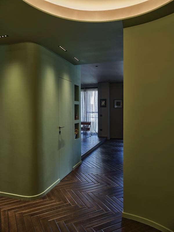 È il colore profondo degli anni Settanta a cambiare la percezione di questo appartamento milanese originariamente progettato da Asnago Vender È il colore profondo degli anni Settanta a cambiare la percezione di questo appartamento milanese originariamente progettato da Asnago Vender