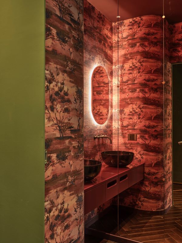 È il colore profondo degli anni Settanta a cambiare la percezione di questo appartamento milanese originariamente progettato da Asnago Vender È il colore profondo degli anni Settanta a cambiare la percezione di questo appartamento milanese originariamente progettato da Asnago Vender