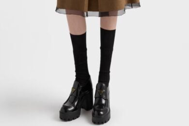 Le sneakers possono aspettare: Prada rimette i mocassini al centro della scena