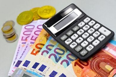 Risparmio bolletta, Eni taglia luce e gas del 30%: prezzo bloccato per due anni