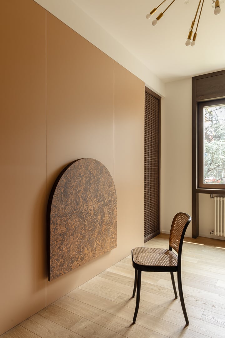 La ristrutturazione di un appartamento milanese trasforma gli interni frammentati in un unico paesaggio urbano con la sorpresa di uno spazio dentro lo spazio La ristrutturazione di un appartamento milanese trasforma gli interni frammentati in un unico paesaggio urbano con la sorpresa di uno spazio dentro lo spazio