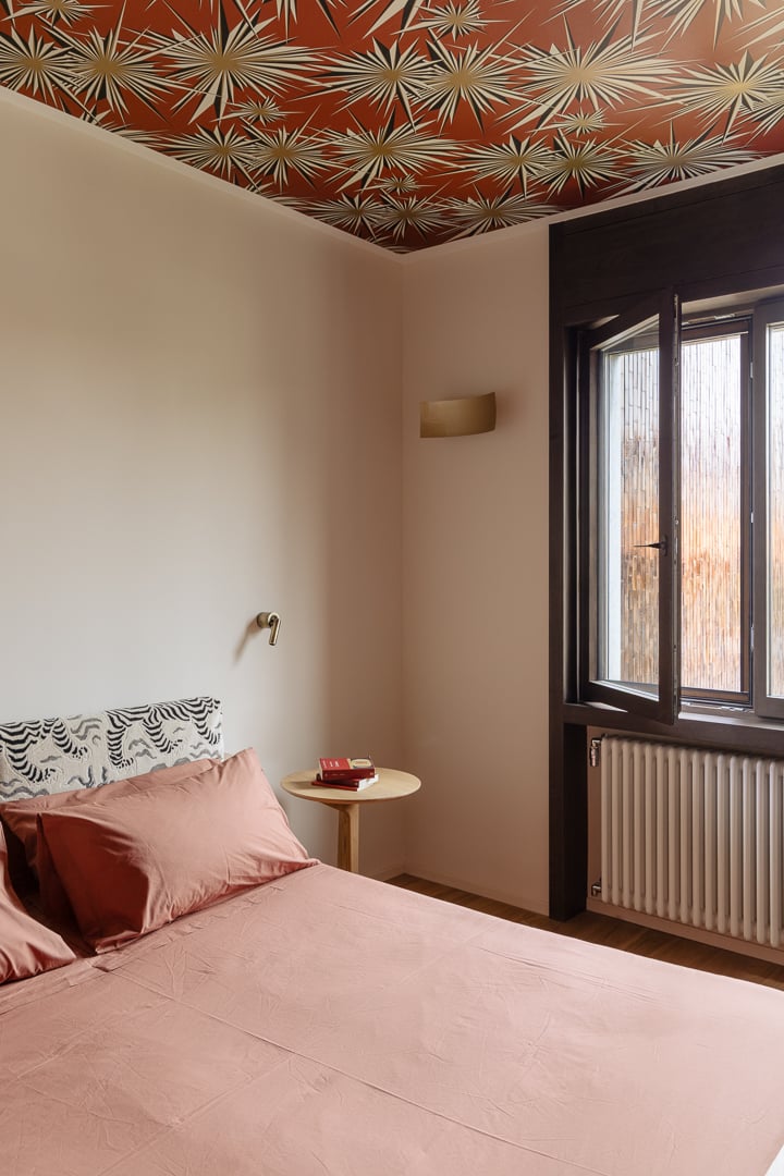 La ristrutturazione di un appartamento milanese trasforma gli interni frammentati in un unico paesaggio urbano con la sorpresa di uno spazio dentro lo spazio La ristrutturazione di un appartamento milanese trasforma gli interni frammentati in un unico paesaggio urbano con la sorpresa di uno spazio dentro lo spazio