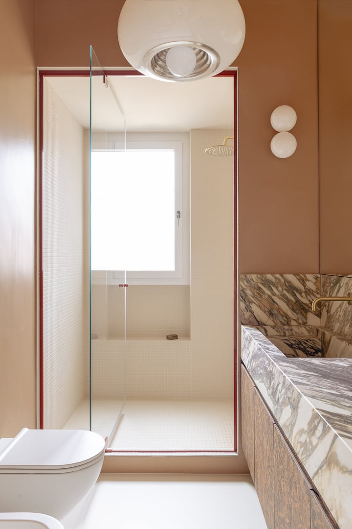 La ristrutturazione di un appartamento milanese trasforma gli interni frammentati in un unico paesaggio urbano con la sorpresa di uno spazio dentro lo spazio La ristrutturazione di un appartamento milanese trasforma gli interni frammentati in un unico paesaggio urbano con la sorpresa di uno spazio dentro lo spazio