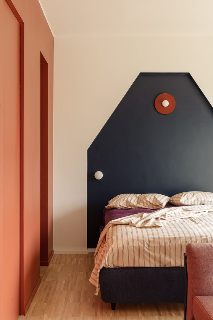 La ristrutturazione di un appartamento milanese trasforma gli interni frammentati in un unico paesaggio urbano con la sorpresa di uno spazio dentro lo spazio La ristrutturazione di un appartamento milanese trasforma gli interni frammentati in un unico paesaggio urbano con la sorpresa di uno spazio dentro lo spazio