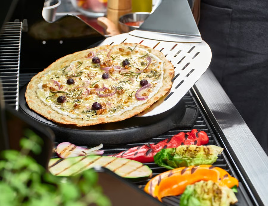 Novità IKEA, la teglia per pizza che tutti vorranno avere: è in ghisa e costa pochissimo Novità IKEA, la teglia per pizza che tutti vorranno avere: è in ghisa e costa pochissimo