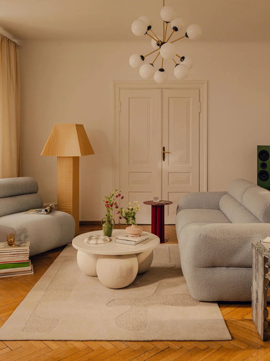 Living contemporaneo: da Westwing colori neutri e forme morbide per un soggiorno di tendenza Living contemporaneo: da Westwing colori neutri e forme morbide per un soggiorno di tendenza