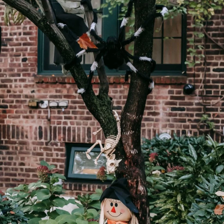 Albero decorato di Halloween