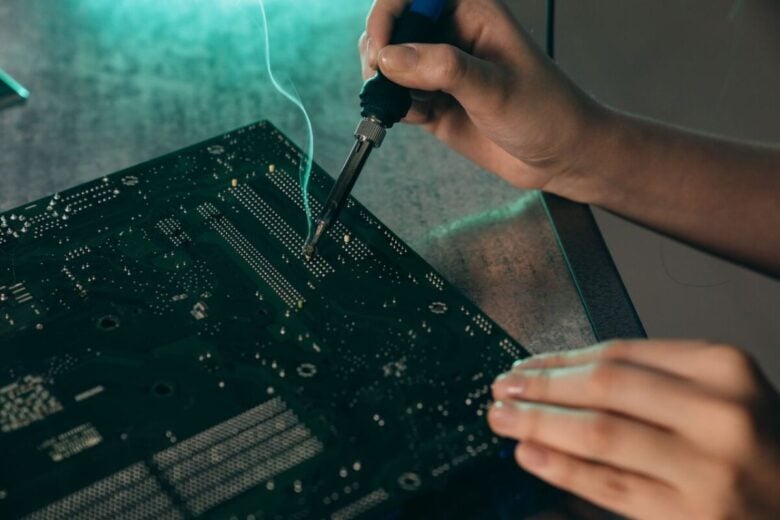 Riparazione componente elettronico