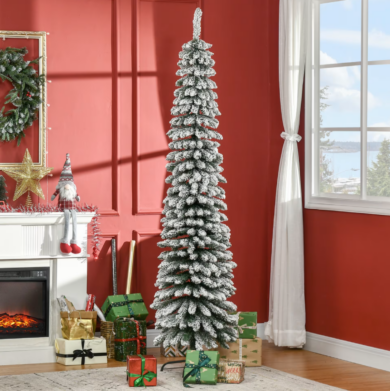 Gli alberi di Natale slim di Maisons du Monde arredano anche le case più piccole