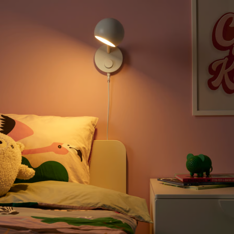 lampada da parete per cameretta Ikea