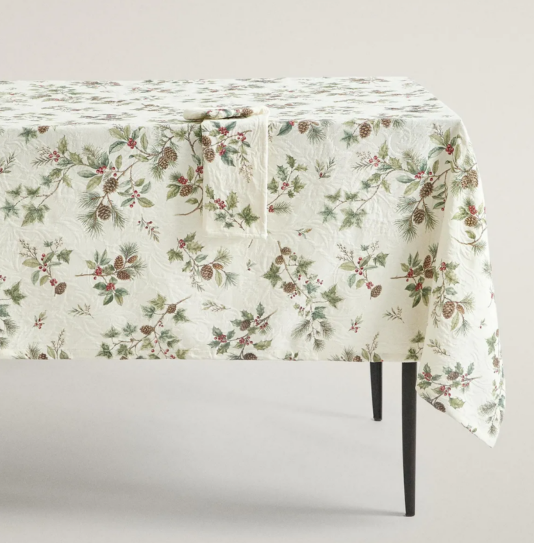 catalogo zara home natale tovaglie bacche e agrifogli