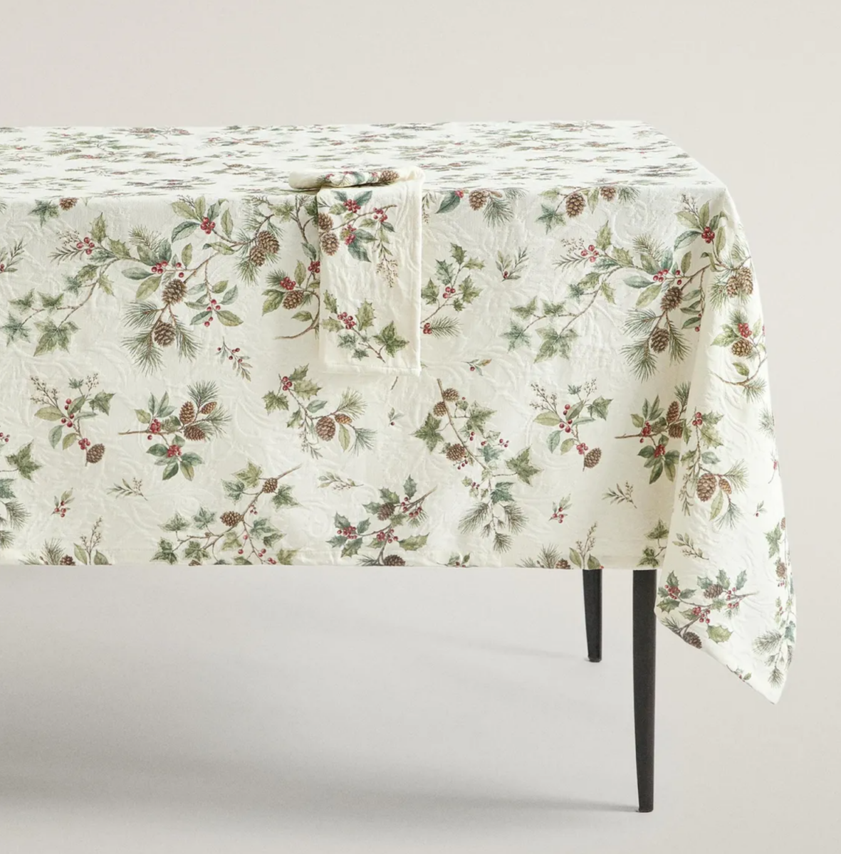 catalogo zara home natale tovaglie bacche e agrifogli catalogo zara home natale tovaglie bacche e agrifogli